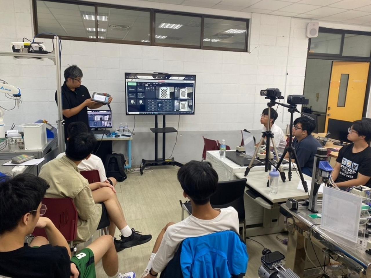 智慧機器人工廠暑期營隊