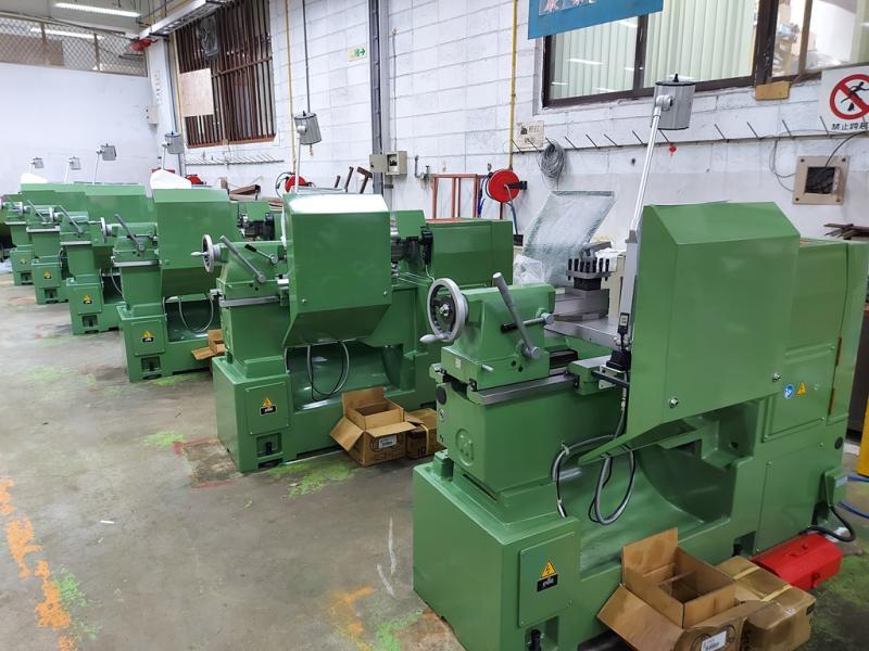 機械工場-車工與銑工