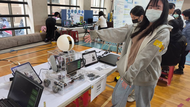  Robofest 國際機器人大賽參賽榮獲第一名